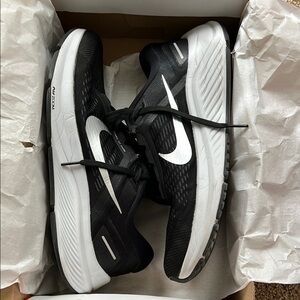 Nike Air Zoom Structure 24 Black and White